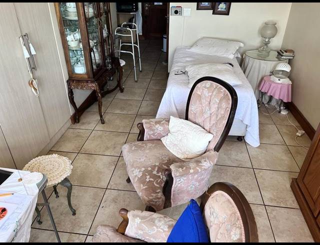 1 BEDROOM APARTMENT FOR SALE IN NEWLANDS